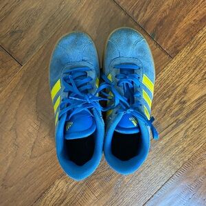 Adidas VL COURT 3.0 SHOES KIDS - Size 3.5 Youth - Blue Yellow Stripe